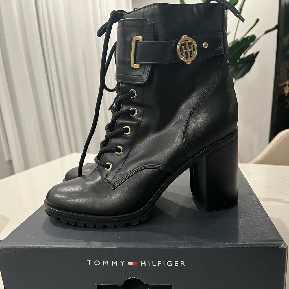 Tommy Hilfiger Womens boots Prussia 2 size 8.5
